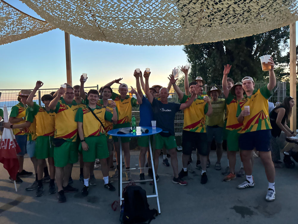 Turnverein Studen stösst am Turnfest an